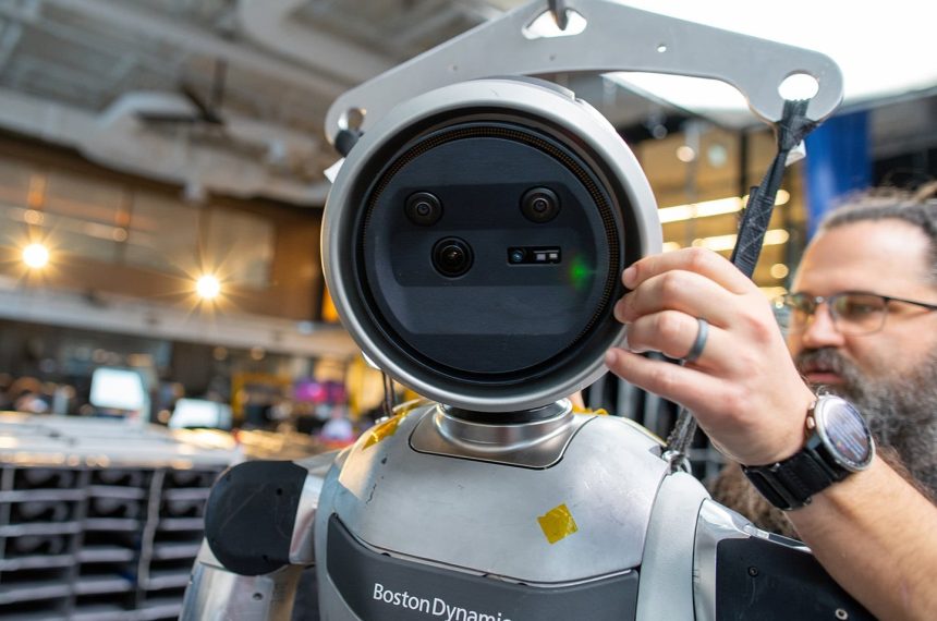 İnsansı Robot Atlas: Takla Atma Yeteneğiyle Sosyal Medyada Dikkat Çekti